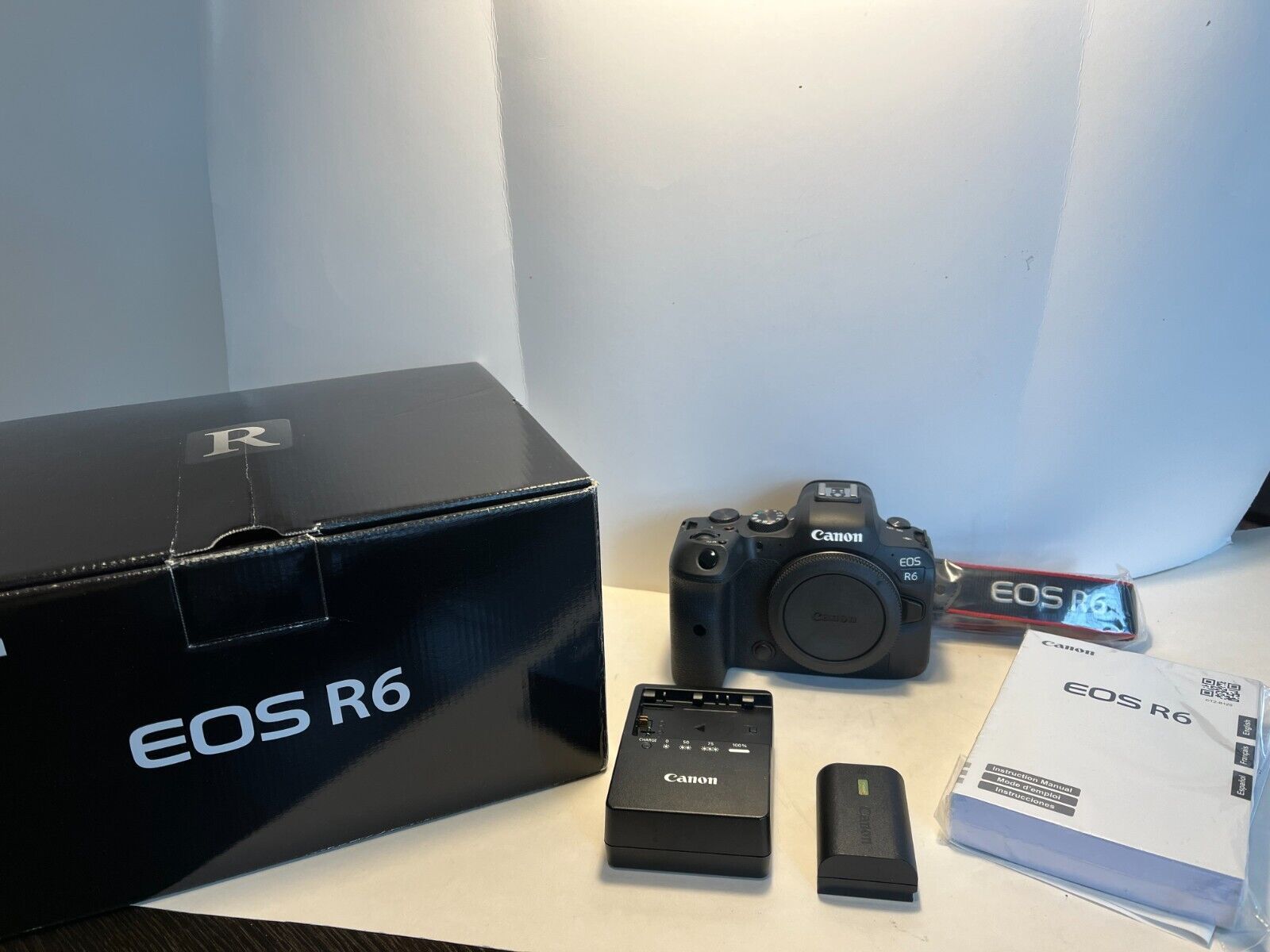 MINT** Canon EOS R6 Mirrorless Digital Camera - Less than 2000 shutter count