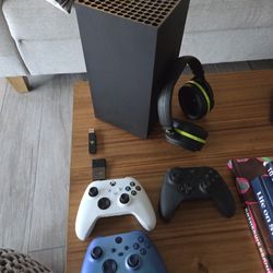 Xbox Series X + Controllers & Headset