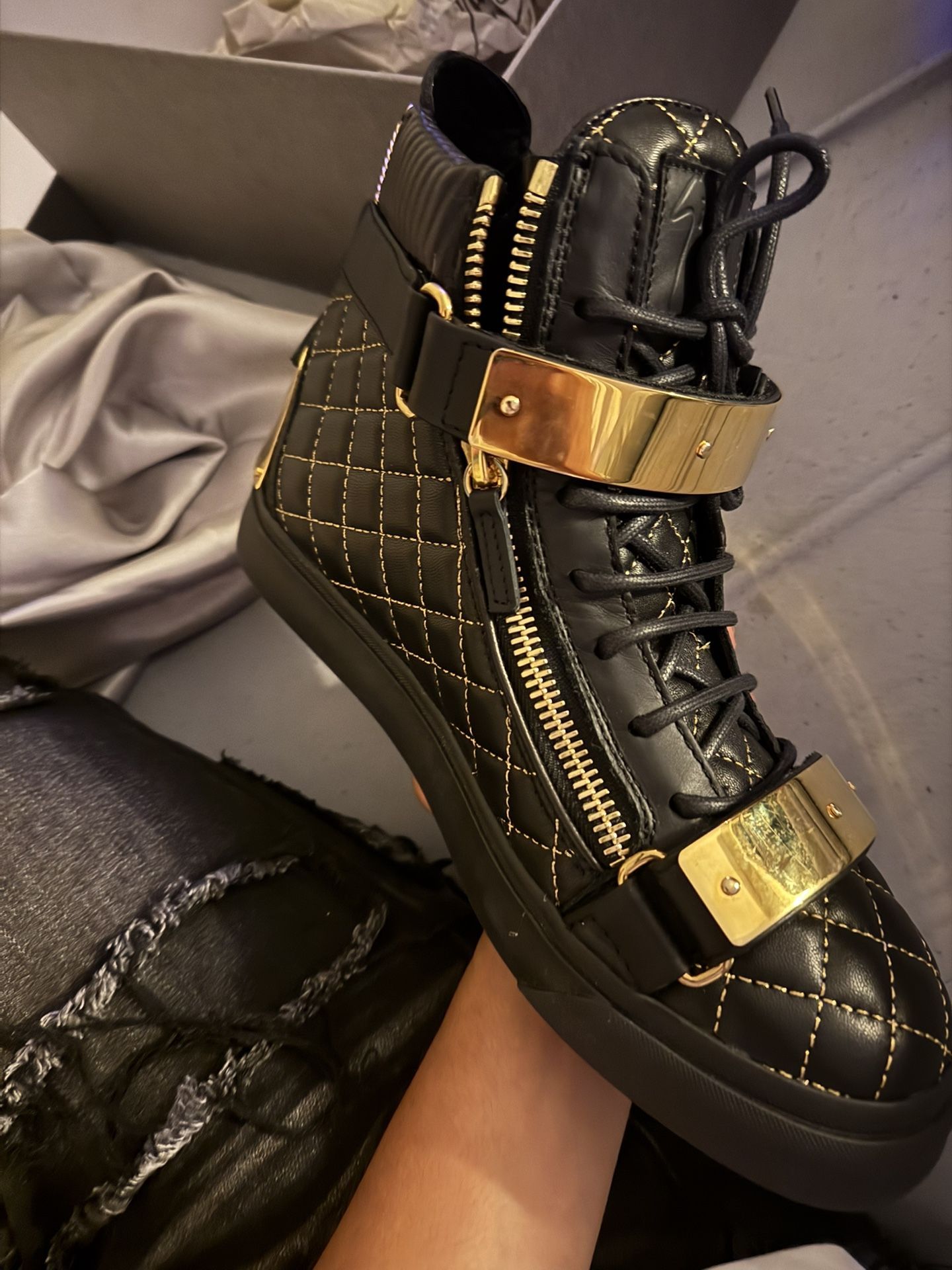 giuseppe zanotti high top sneakers (read Disc)