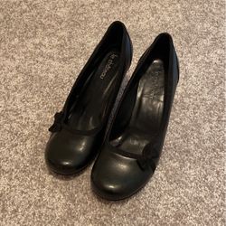 Le Chateau Heels - Black, Size W7