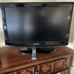 Samsung 30x20 TV with remote