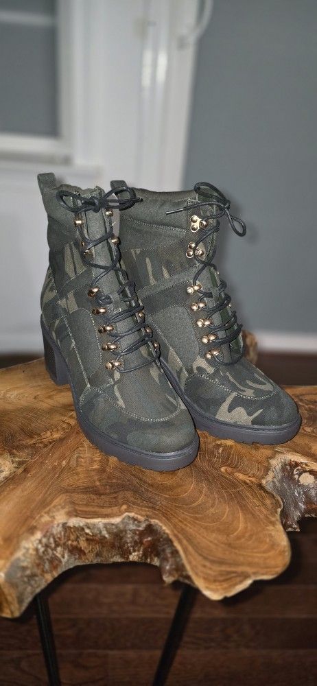 Camouflage Boots