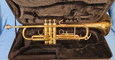 MARK II TRUMPET WITH PADDED CASE