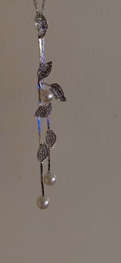 Brand new womens sliver necklace