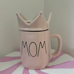 RAE DUNN MOM MUG WITH CROWN 