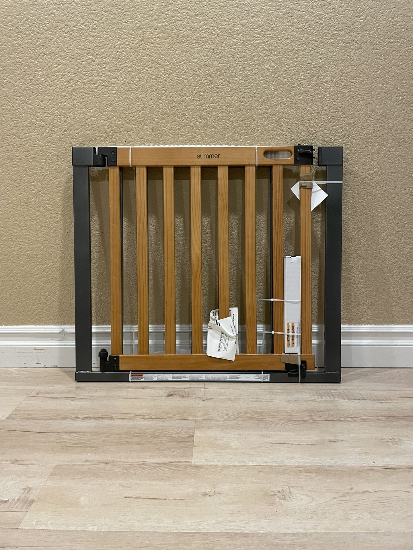 36-60” inch wide Safety gate pressure gate, baby gate, pet gate, dog gate, with pressures door.
