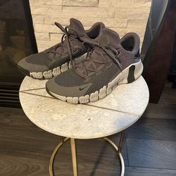 Like new Nike Metcon training shoes - size 11