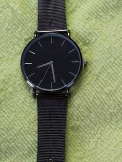 Mens mesh band dress Watch.