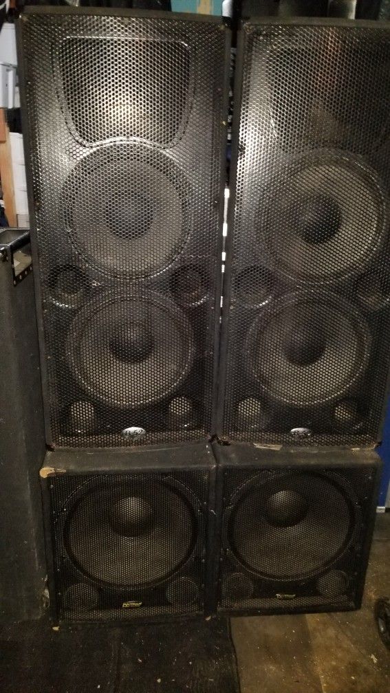 2 Dual 15s B52 + 2 18" SuBs For DJ
