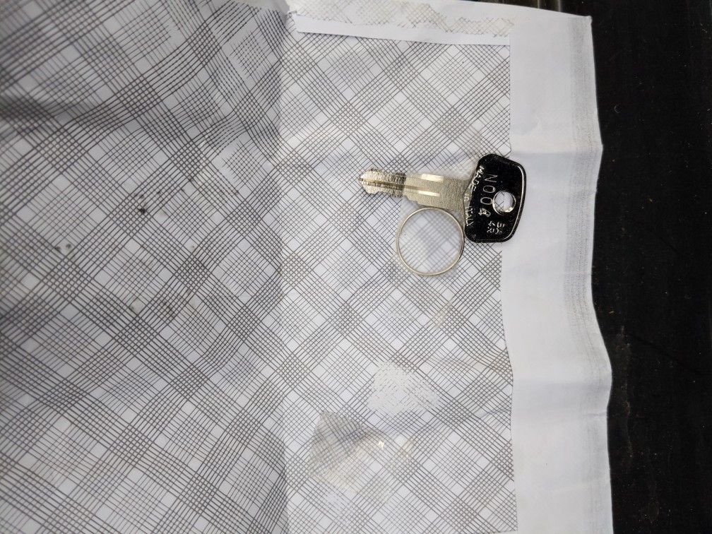 Thule Cargo Box...with Keys. for Sale in Seattle, WA OfferUp