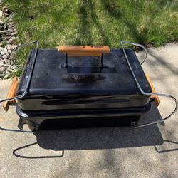Weber Go-Anywhere Propane Gas Grill BBQ Tabletop Black with Wood Handles *Needs Regulator Valve