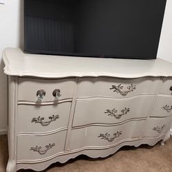 Bedroom Dresser & Desk  3 Pieces
