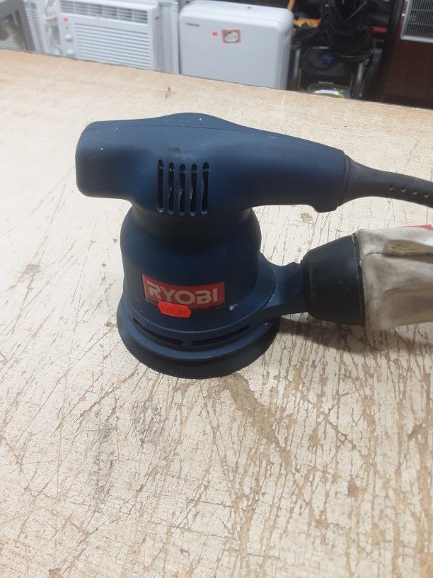 Ryobi RS2418 5in. Random Orbit Sander