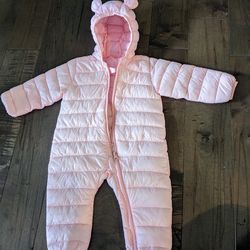 Baby snow suit size 12 mo, Pink