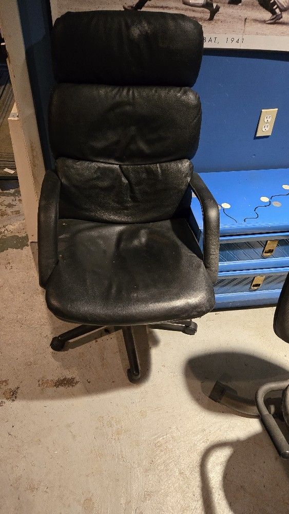 Swivel Office/Gaming Chair