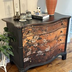 Gorgeous 4-Drawer Dresser/Cabinet