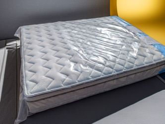 FieldCrest Queen Quilted Pillow Top Mattress in Plastic Wrap