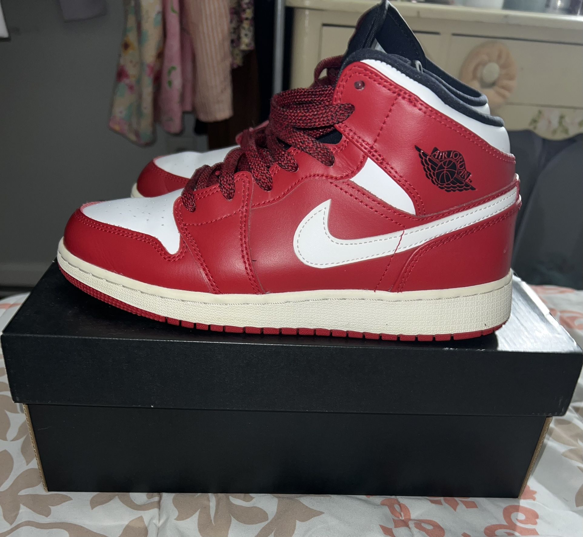 Jordan 1 Mid