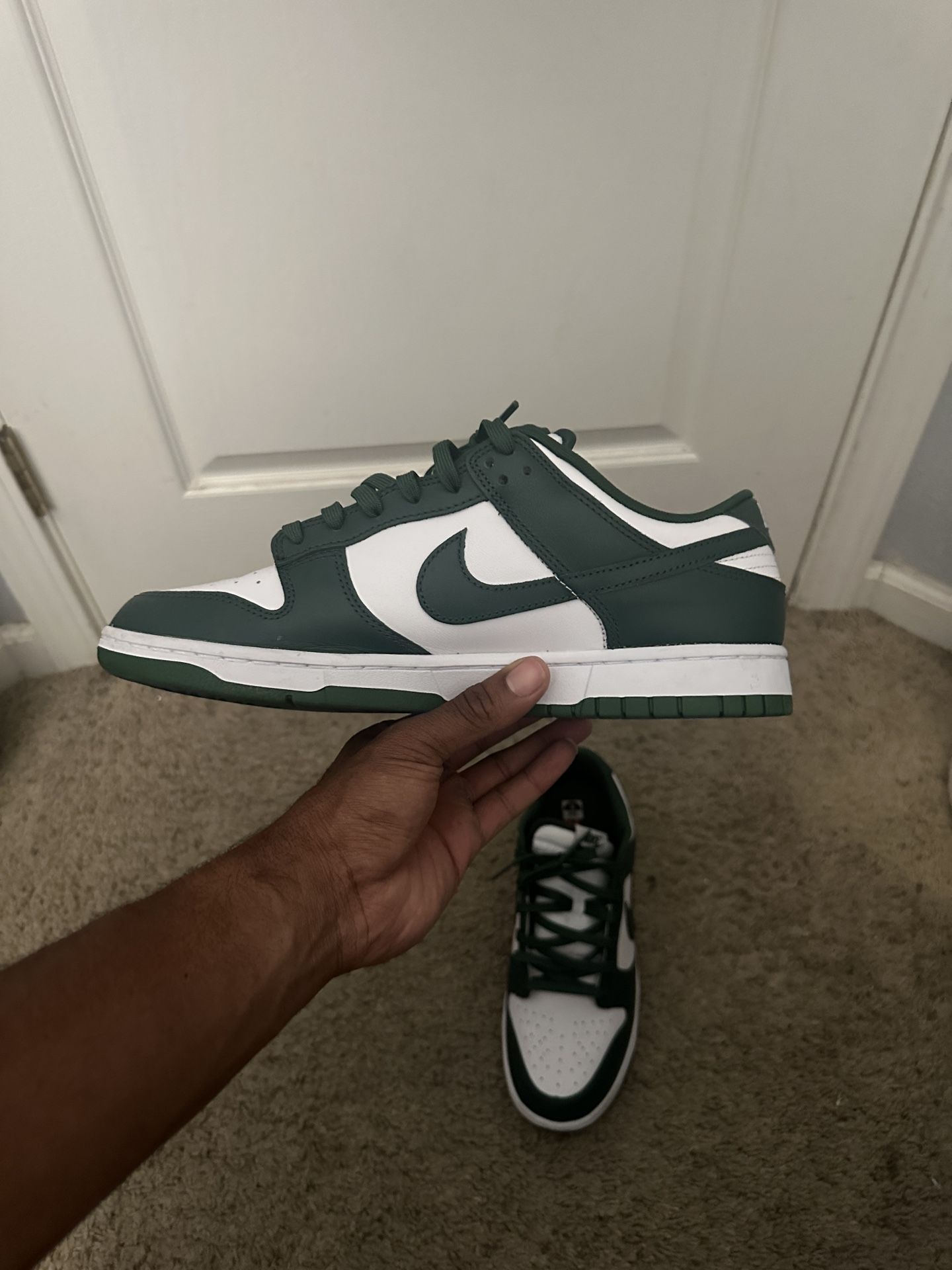 M 11 Green & White Nike Dunks Cash/Meet Up Only