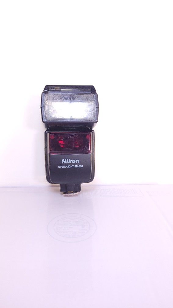 Nikon Speedlight SB-600 Shoe Mount Flash