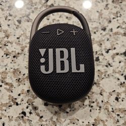 JBL Clip 4