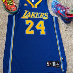 Rare Adidas Los Angeles Lakers Kobe Bryant Jersey Men’s Small, Not LeBron, Luka Doncic, Davis, West, Magic