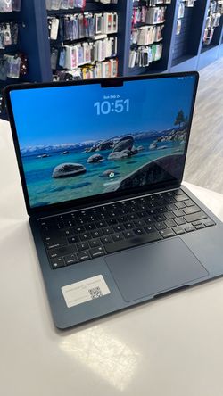 MacBook Air M2 8ram 512gb. 2022 13in.