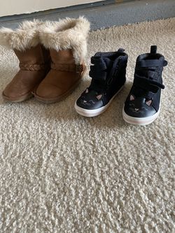 Boots toddler girl size 8 . Each 9$