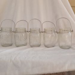 5 MASON JARS WITH HANDLES SO YOU CAN HANG