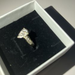 Size 5 10k Gold Diamond (1.25ctw) Wedding Ring