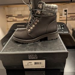 Valentine's Boot Sale New Different Sizes 