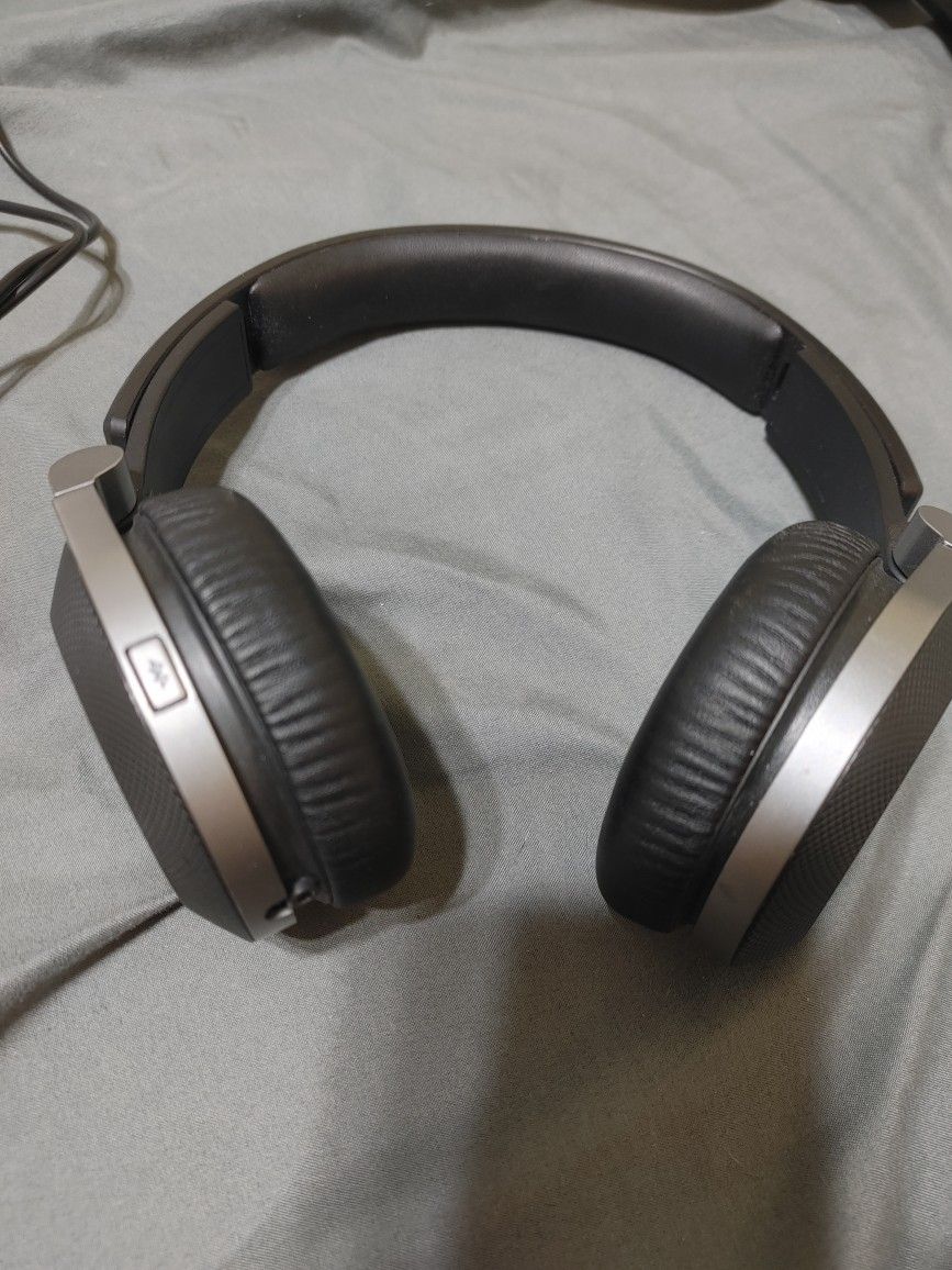 JBL E40BT wireless Headphones (Bluetooth)