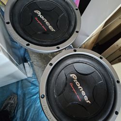 2 Pioneer Champion Series Speakers