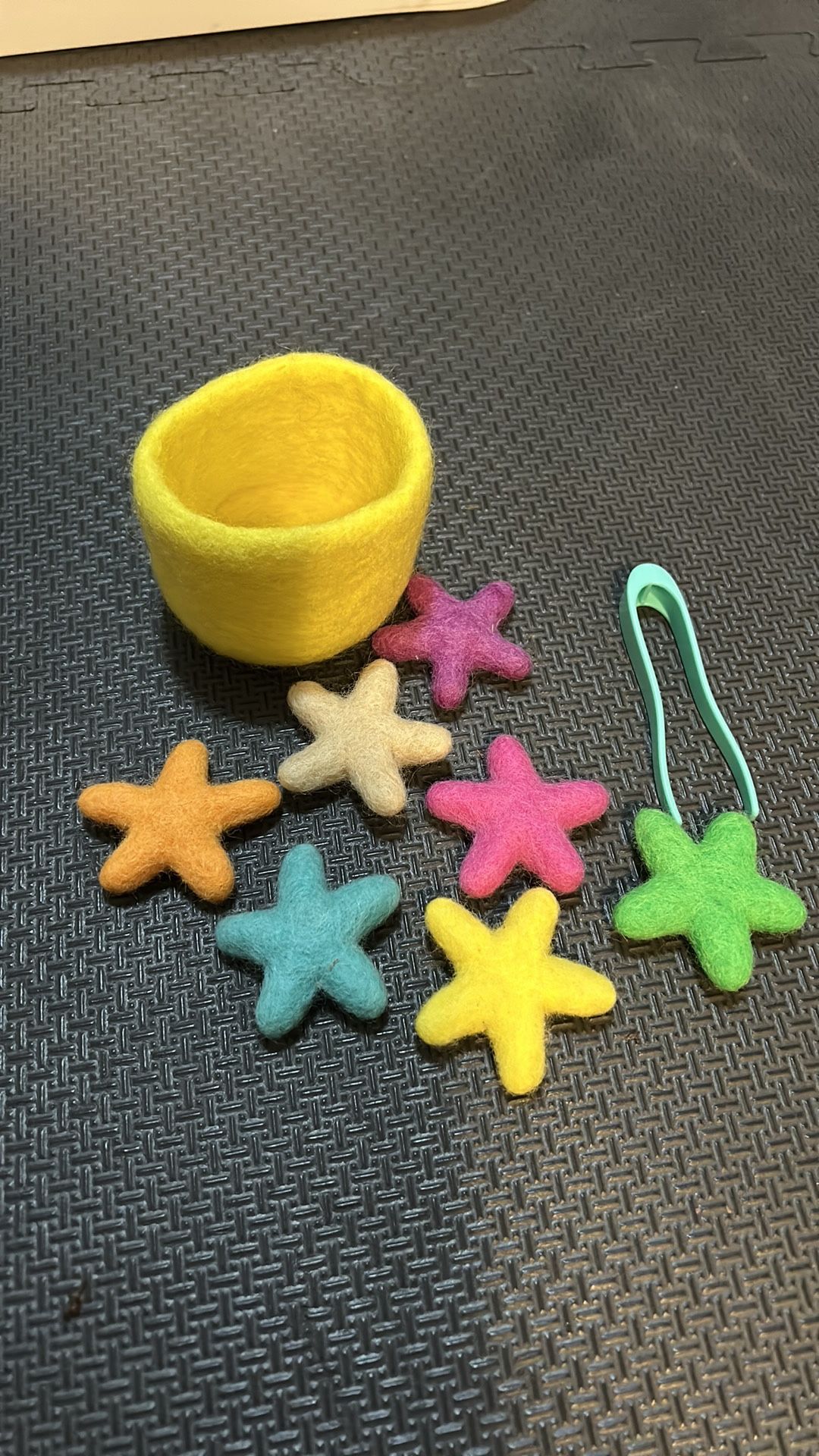 Lovevery Felt Stars And Transfer Tweezers