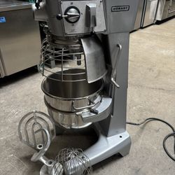 30 Quart Hobart D-300 Classic Mixer 3 New Attachments And Stainless Steel NSF Bowl 208v Works Great Serviced And Ready To Work 