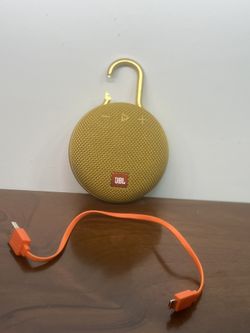 JBL Clip 3 Gold  Portable Bluetooth Speaker Broken Clip. Works great and comes with the USB only. 