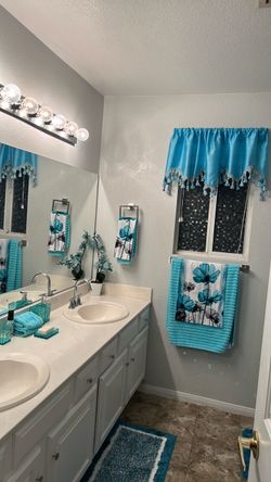 Complete bathroom set and accessories