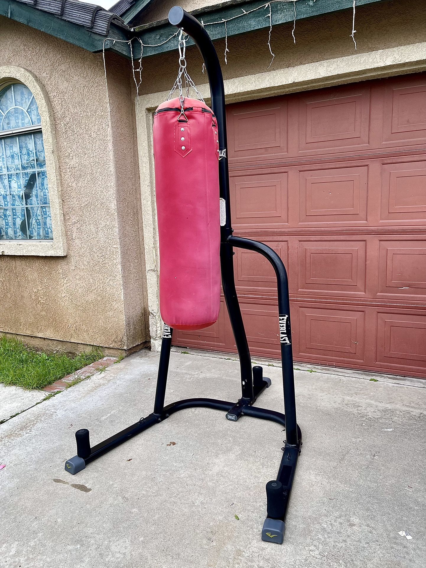 Everlast Punching Bag And Stand 