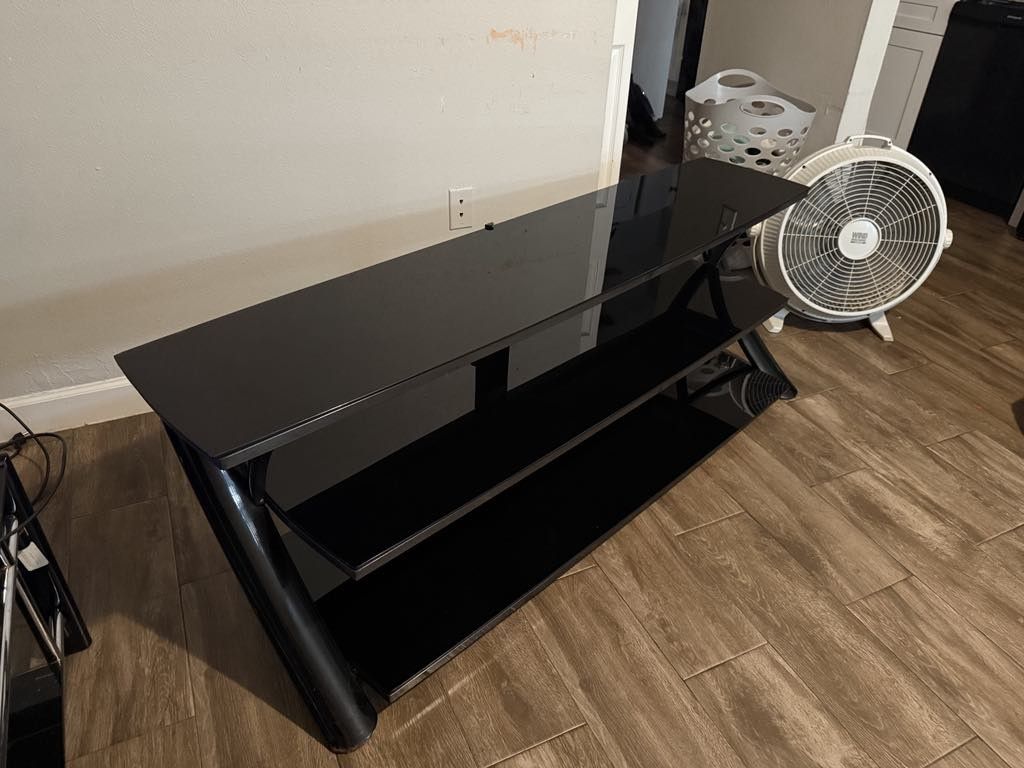 3-PIECE ENTERTAINMENT CENTER SET WITH COFFEE/END TABLES