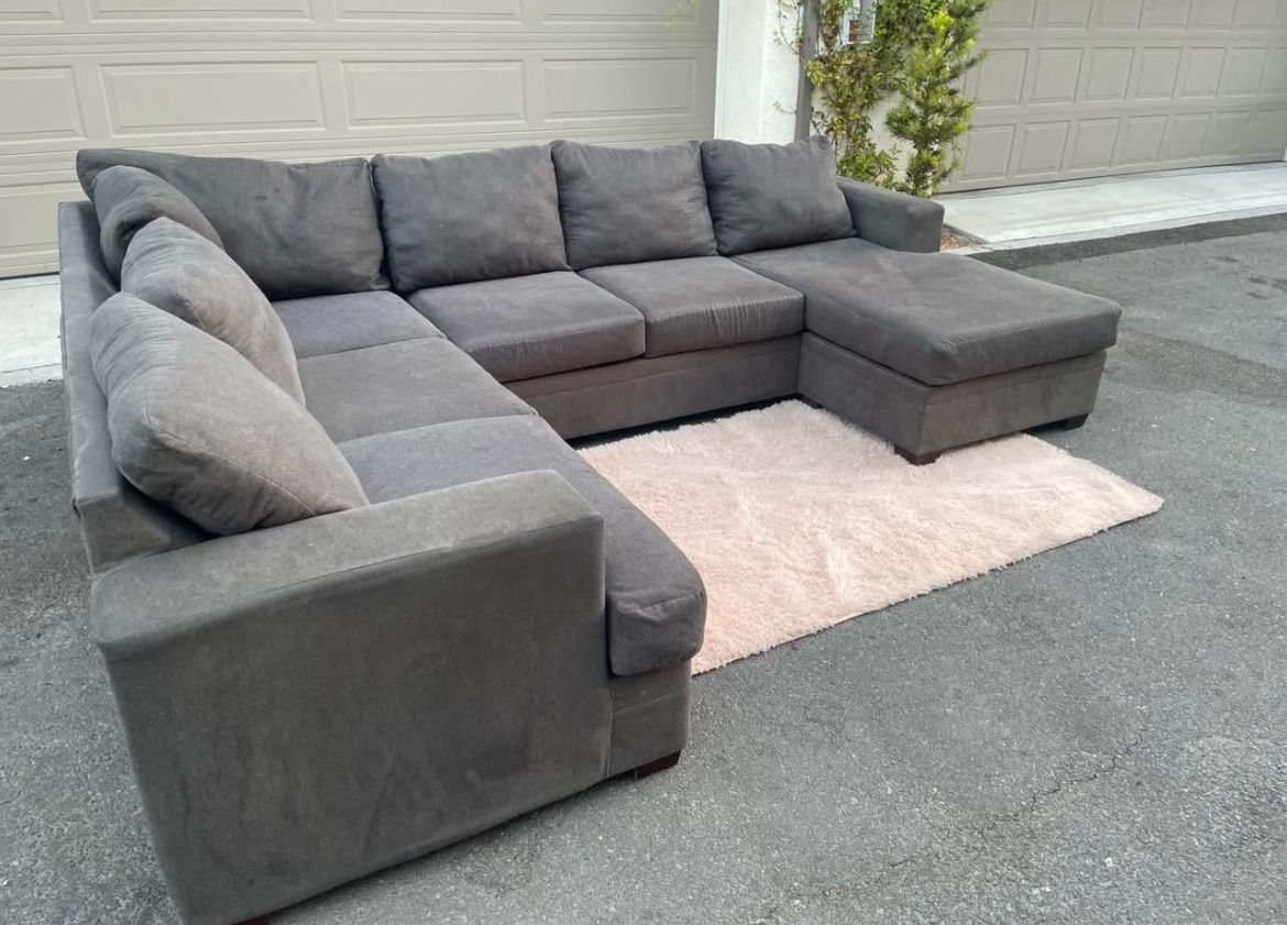 Huge Dark Grey Sectional Couch From Living Spaces In Excellent Condition - FREE DELIVERY 🚚