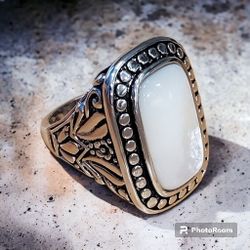 Premier designs mother of pearl ring sz 9. Excellent used condition.Premier Designs Genuine "Mother Of Pearl" Chunky SilverTone Ring Size 9 