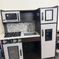 Play kitchen