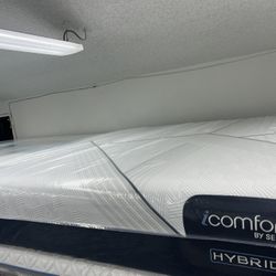 KING SIZE SERTA ICOMFORT HYBRID MATTRESS & BOX SPRINGS BED SET
