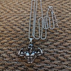 WEIGHTLIFTER NECKLACE.  28" CHAIN.  NEW. PICKUP ONLY.
