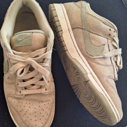 Nike Dunk Low PRM MF Neutral Olive DV7415-200 Women’s Size 9 Excellent Condition! 