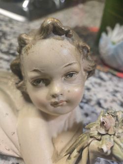 Vintage Cherub Angel Face Holding Flowers Figurine 
