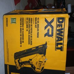  DEWALT 20V MAX* 15-Gauge Angled Finish Nailer cordless