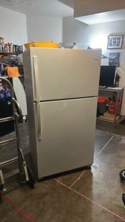 Whirlpool top-freezer refrigerator