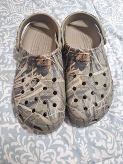 Mens size 12 crocks  10 dollars