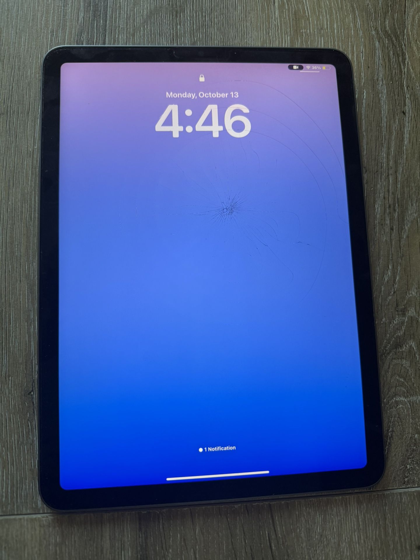 iPad Air - M1 - 5th Generation -256GB (cracked screen)
